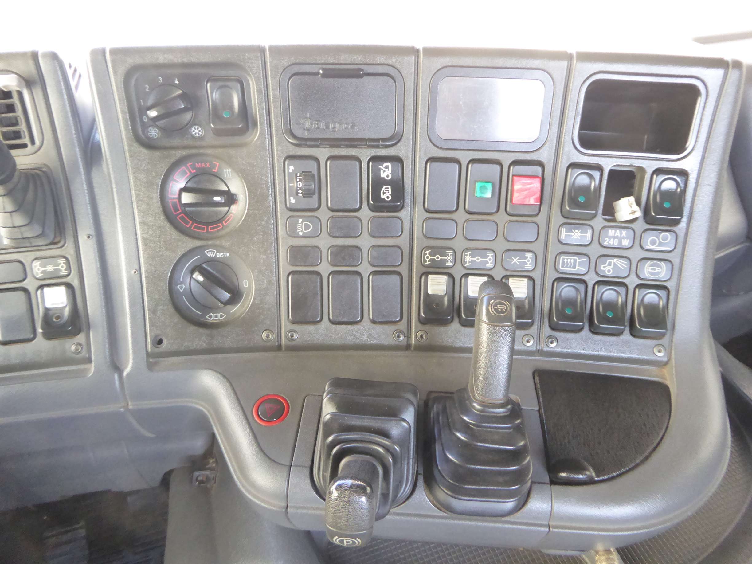 Trattore stradale Scania 124 C 420 4x4 in vendita - foto 14